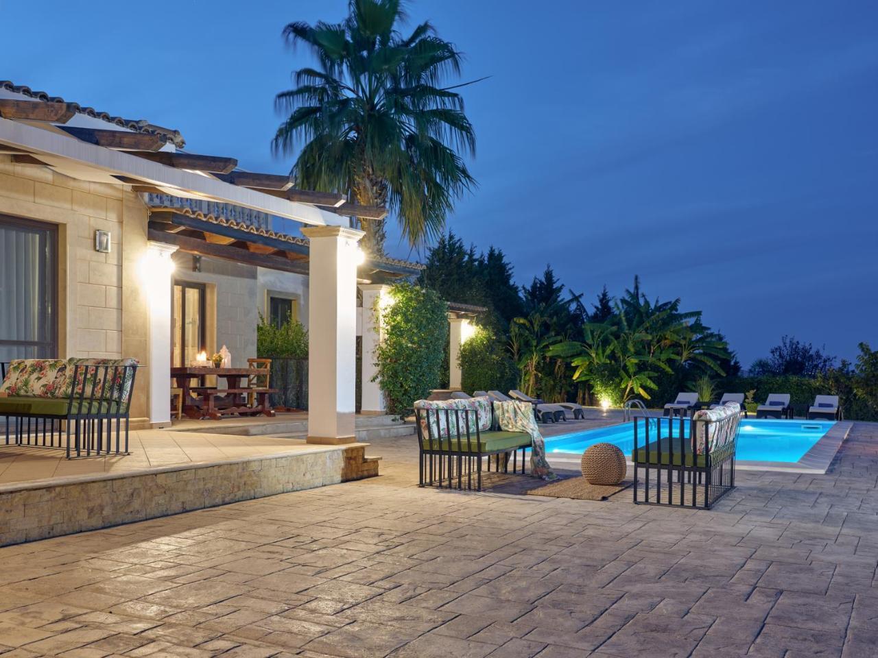 Palm Luxury Vilă Mouzákion